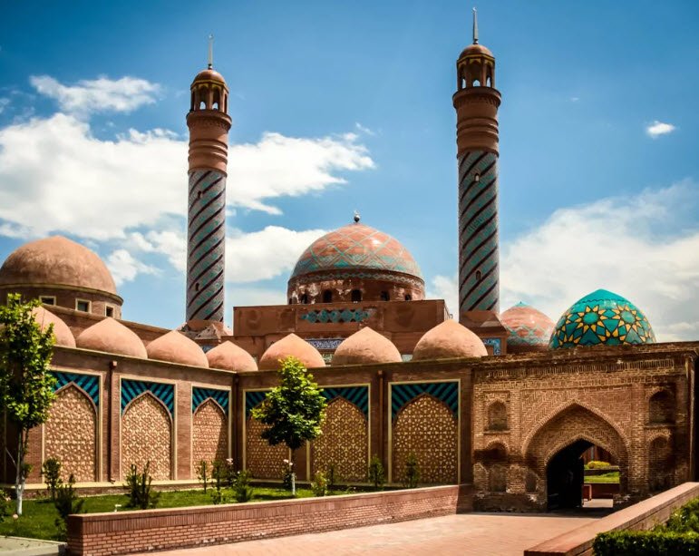 Ganja Gate &amp; Shah Abbas Mosque, Ganja, Azerbaijan